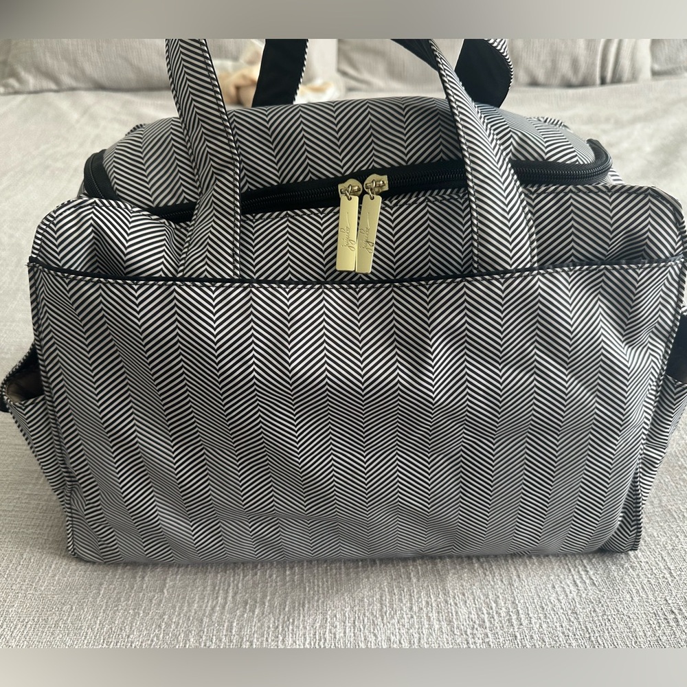 Jujube large diaper/weekender bag - Picture 5 of 15